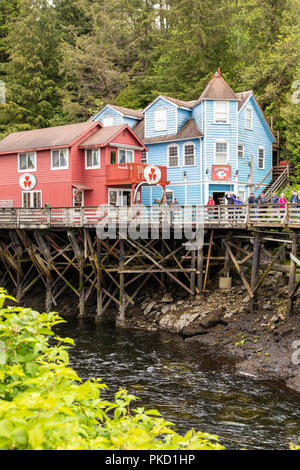 Certaines des anciennes maisons de bois dans la région de Creek Street construit sur pilotis au-dessus du ruisseau au centre-ville de Ketchikan Ketchikan, Alaska USA Banque D'Images