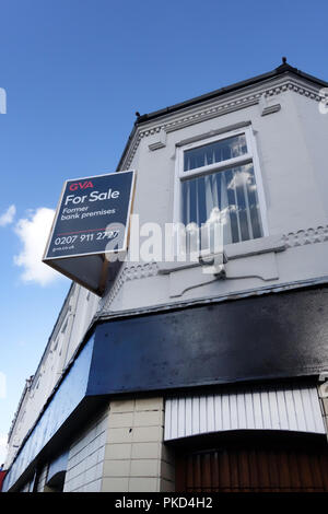 Ex Banque pour la vente dans un village Nat West Bank fermée en Dinnington, South Yorkshire Banque D'Images