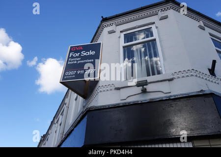 Ex Banque pour la vente dans un village Nat West Bank fermée en Dinnington, South Yorkshire Banque D'Images