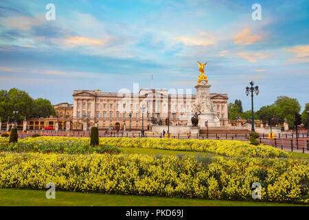 Londres, Royaume-Uni - 13 mai 2018 : le palais de Buckingham est la résidence de Londres et siège administratif du monarque du Royaume-Uni, situé dans t Banque D'Images
