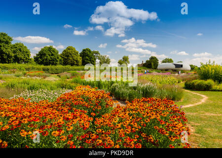 La richesse des couleurs du designer Piet Oudolf's '2015' sur le terrain Oudolf jardin à la Galerie Hauser & Wirth, Durslade ferme, Bruton, Somerset, England, UK Banque D'Images