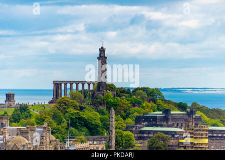 Bâtiment urbain ville Édimbourg skyline vue aérienne du château d'Édimbourg avec Calton Hill Banque D'Images