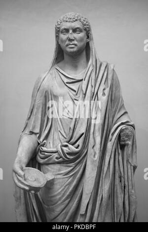 Rome. L'Italie. Portrait Statue de l'empereur romain Maxence, 4ème siècle A.D. Museo Archeologico Ostiense, Ostia Antica. Banque D'Images