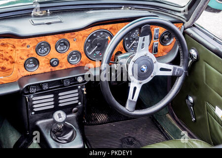 CCockpit d'une Triumph TR6 1970 Voiture de sport à moteur à un moment historique en septembre 2018 Rassemblement à Saltburn Cleveland UK Banque D'Images