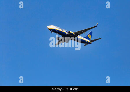 Fiumicino Italie;02 ; Septembre 2018 : un beau modèle d'avion Ryanair Boeing 737-800 prête à l'atterrissage à l'Aéroport International Fiumicino dans une Rome Banque D'Images