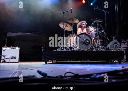 Austin blues-rock Black Pistol Fire effectuant à Skookum Music Festival dans le parc Stanley à Vancouver, C.-B. le 7 septembre 2018 Banque D'Images