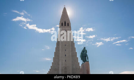 Stony beauté église moderne en plein centre de Reykjavik Hallgrimskirkja - de l'Islande. Banque D'Images