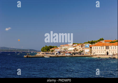 Port dans une petite ville sur l'île de Brac Banque D'Images