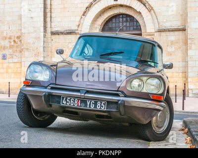 Citroen DS23 en stationnement voiture française classique. Banque D'Images