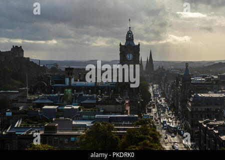 Princes Street et le Balmoral Edimbourg, Ecosse Banque D'Images
