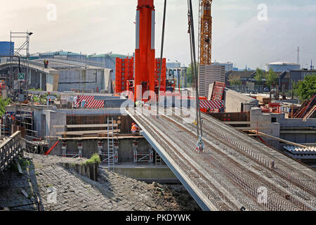 La construction du nouveau pont de rethe dans le port de Hambourg Banque D'Images