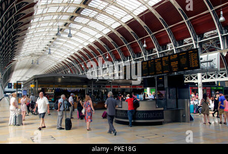 À l'intérieur de la gare de Paddington Londres Août 2018 Banque D'Images