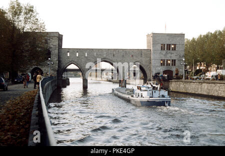 Le Pont des trous pont sur l'Escaut à Tournai (Belgique, 10/1994) Banque D'Images