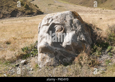 La Géorgie, Sno, sculpté par le sculpteur Merab Piranishvili boulder Banque D'Images