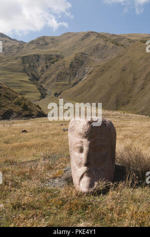 La Géorgie, Sno, sculpté par le sculpteur Merab Piranishvili boulder Banque D'Images