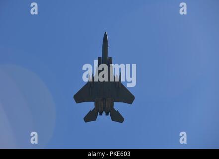 F-15D Eagle décolle pendant une période de trois jours de contrôle de l'CrossTell Alerte live-fly de l'entraînement à la base de la Garde nationale aérienne de Portland, Ore., 25 juillet 2018. Des représentants de l'Air National Guard, les escadres de chasse Civil Air Patrol, et de la Garde côtière américaine d'unités d'interception aérienne effectuera des sorties tous les jours du 24 au 27 juillet à perfectionner leurs compétences de niveau tactique avec des procédures d'interception. Banque D'Images