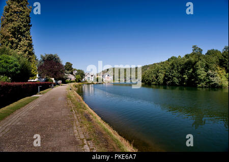 La Promenade de Meuse, le long de la Meuse à Wepion, au sud de Namur (Belgique, 05/09/2013) Banque D'Images