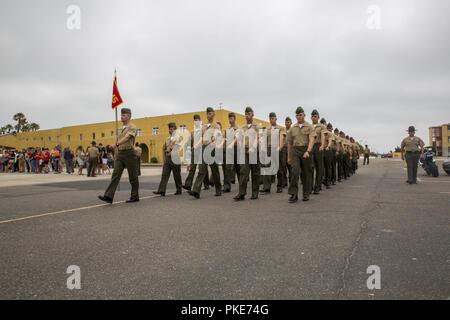 La nouvelle compagnie Charlie de Marines, 1er Bataillon, d'entraînement des recrues au cours de mars à l'appel de la liberté Marine Corps Recruter Depot San Diego, le 26 juillet. Après près de 13 semaines de formation, les marins de la Compagnie Charlie va officiellement diplômée de l'instruction des recrues le 27 juillet. Banque D'Images