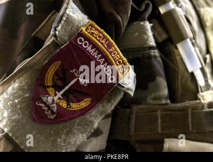 Une opération commando spécial Afghan affiche fièrement son patch à une base située dans la province de Logar, Afghanistan, le 26 juillet, 2018. Une élite de commandos spécialisés sont unité d'infanterie légère. Banque D'Images