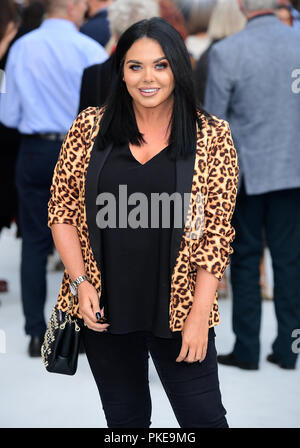 Scarlett Moffatt arrivant pour le Roi des voleurs Première mondiale tenue à vue West End, Leicester Square, Londres. Banque D'Images