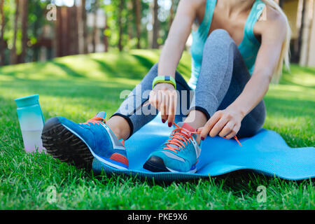 Close up de nouvelles chaussures de sport bleu Banque D'Images