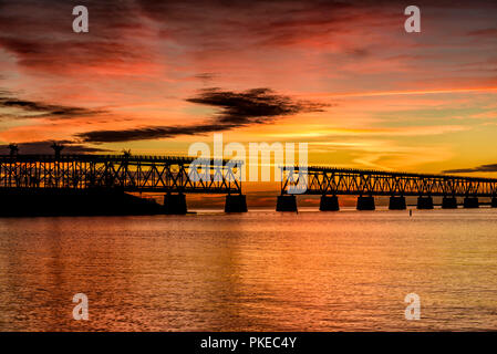 Vieux Bahia Honda Rail Bridge au coucher du soleil Banque D'Images