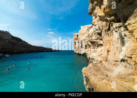 Vue panoramique à Polignano a Mare, Province de Bari, Pouilles (Puglia). Banque D'Images