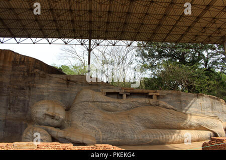 Le bouddha couché Statue de Gal Vihara, Polonnaruwa. Prises au Sri Lanka, août 2018. Banque D'Images