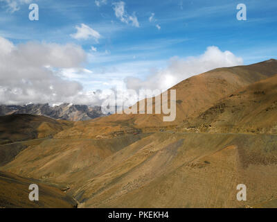 Chariot SUR LA ROUTE DE LEH à Srinagar, Jammu-et-Cachemire, Ladakh, Inde, Asie Banque D'Images