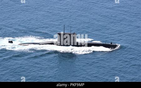 Océan Pacifique (août 3, 2018) Le sous-marin chilien Simpson CS (SS 21) effectue un transport en commun au cours des affaires courantes en cours fait surface pendant le déploiement des opérations de la flotte des États-Unis 3e dans le cadre de l'Initiative Sous-marin Diesel-Electric (DESI), 3 août. Banque D'Images