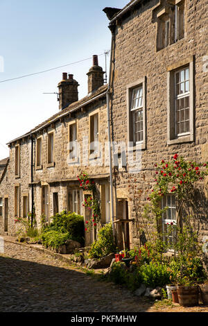 UK, Yorkshire, Wharfedale, Malham, la haute ville, Chambre fin pli, construit des maisons en pierre Banque D'Images