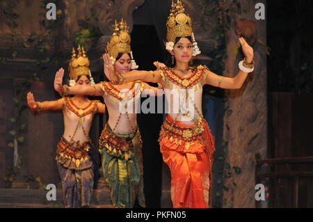 Les danseuses Apsara traditionnelles, Siem Reap, Cambodge. crédit : Kraig Lieb Banque D'Images