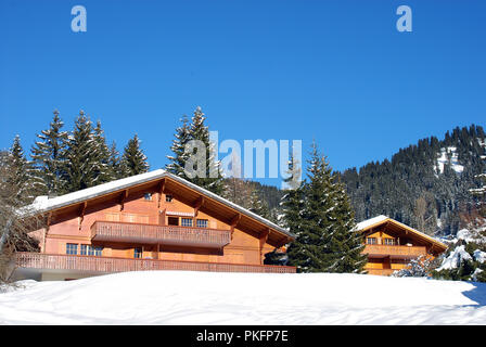 Maison en bois en hiver, Suisse, Villars-sur-Ollon Banque D'Images