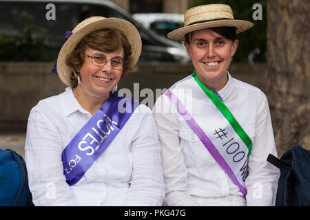 Londres, Royaume-Uni. 12 Septembre, 2018. Les femmes de l'ensemble du Royaume-Uni et leurs partisans assister à un rassemblement de femmes 100 Place du Parlement d'honorer les suffragettes et attirer l'attention sur le manque de démocratie en annulant les votes contre la fracturation hydraulique. La manifestation a été organisée pour coïncider avec un débat sur la fracturation hydraulique à Westminster Hall. Credit : Mark Kerrison/Alamy Live News Banque D'Images