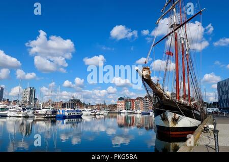 Ipswich, Suffolk. 13Th Sep 2018. Météo France : chaud lumineux matin ensoleillé au bord de l'eau pour l'année restauré 100 Old Dutch la goélette Oosterschelde. Banque D'Images