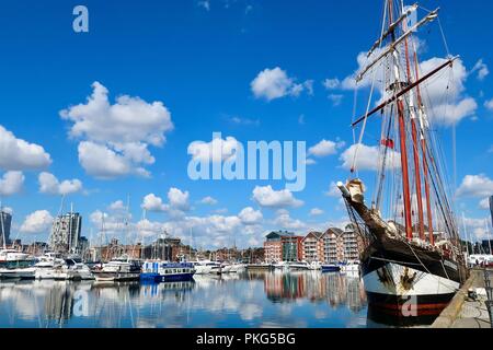 Ipswich, Suffolk. 13Th Sep 2018. Météo France : chaud lumineux matin ensoleillé au bord de l'eau pour l'année restauré 100 Old Dutch la goélette Oosterschelde. Banque D'Images