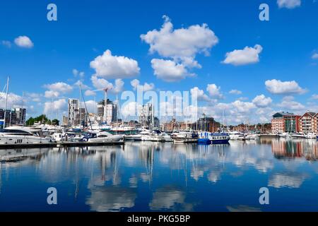 Ipswich, Suffolk. 13Th Sep 2018. Météo France : chaud lumineux matin ensoleillé au bord de l'eau. Ipswich, Suffolk. Credit : Angela Chalmers/Alamy Live News Banque D'Images