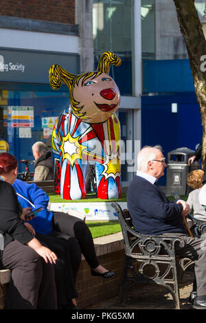 Ashford, Kent, UK. 13 Sep, 2018. Parrainé par les entreprises locales, les groupes et les partenaires de l'éducation la sculpture Snowdog's sont disséminés dans la ville et chaque chien est unique, avec son propre nom, la conception et la personnalité. Le sentier sera à l'affiche pendant 10 semaines à partir du 12 septembre 2018 au 18 novembre 2018. © Paul Lawrenson, 2018 Crédit : Paul Lawrenson /Alamy Live News Banque D'Images