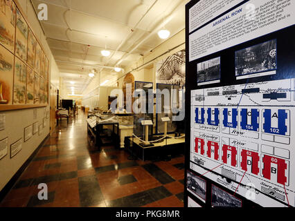 Rock Island Arsenal, Iowa, États-Unis. Sep 11, 2018. L'histoire de la fabrication des armes sont sur s'affiche dans le Rock Island Arsenal Museum. Crédit : Kevin E. Schmidt/Quad-City Times/Quad-City Times/ZUMA/Alamy Fil Live News Banque D'Images