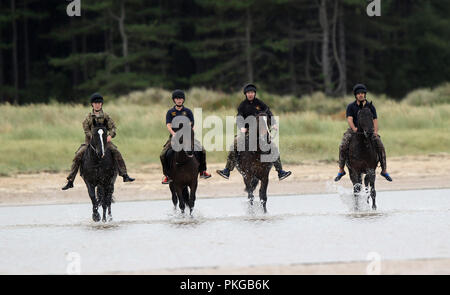 Holkham, Norfolk, Royaume-Uni. 12Th Sep 2018. Des soldats et des chevaux de la troupe Kings Royal Horse Artillery profitant de leur formation sur la plage de Holkham, Norfolk, le 12 septembre 2018. Crédit : Paul Marriott/Alamy Live News Banque D'Images