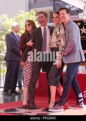 Los Angeles, Californie, USA. 13 Sep, 2018. (L-R) Megan Mullally, Eric McCormack, Debra Messing, Sean Hayes assister à McCormack's star cérémonie sur le Hollywood Walk of Fame Star où elle a été la récipiendaire de la 2,644ème étoile sur le Hollywood Walk of Fame dans la catégorie de la télévision le 13 septembre 2018 à Los Angeles. Ringo : crédit Chiu/ZUMA/Alamy Fil Live News Banque D'Images