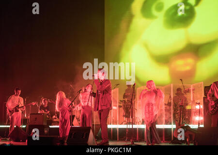 Southbank, Londres, Royaume-Uni. 13Th Sep 2018. Gruff Rhys jouant avec Whyte chevaux sur scène à la salle des fêtes, Southbank, à Londres. Date de la photo : Le jeudi, 13 Septembre, 2018. Photo : Roger Garfield/Alamy Crédit : Roger Garfield/Alamy Live News Banque D'Images
