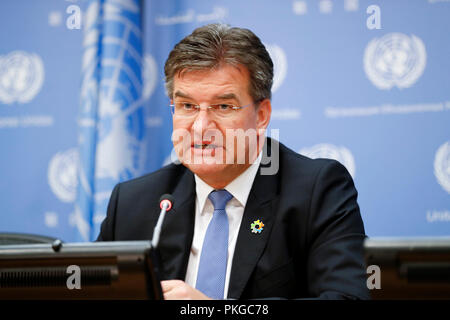 (180913) -- ORGANISATION DES NATIONS UNIES, le 13 septembre 2018 (Xinhua) -- M. Miroslav Lajcak, Président de la 72e session de l'Assemblée générale des Nations Unies, parle durant sa présidence en fin de conférence de presse, au siège des Nations Unies à New York, le 13 septembre 2018. S'adressant aux journalistes jeudi à la fin de la conférence de presse de la présidence, Président de la 72e session de l'AGNU, Miroslav Lajcak a déclaré qu'il croyait que les dirigeants du monde et des représentants nationaux de haut niveau seront, comme ils l'ont fait en septembre dernier, parler de changement climatique et les objectifs de développement durable (ODD), entre autres au prochain G Banque D'Images