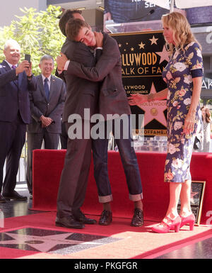 Los Angeles, Californie, USA. 13 Sep, 2018. Eric McCormack, gauche, fils Finnigan, centre et épouse Janet Holden, assister à sa cérémonie de star droit sur le Hollywood Walk of Fame Star où elle a été la récipiendaire de la 2,644ème étoile sur le Hollywood Walk of Fame dans la catégorie de la télévision le 13 septembre 2018 à Los Angeles. Ringo : crédit Chiu/ZUMA/Alamy Fil Live News Banque D'Images