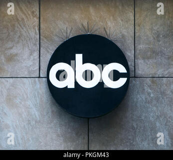 American Broadcasting Company logo sur l'extérieur d'un ABC de la 67e rue Ouest sur les bâtiments de la ville de New York. Banque D'Images