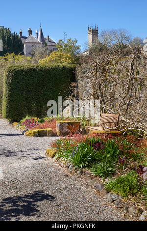 Une solution pacifique, coin salon dans le jardin de château de Ardmaddy. L'Argyll Banque D'Images