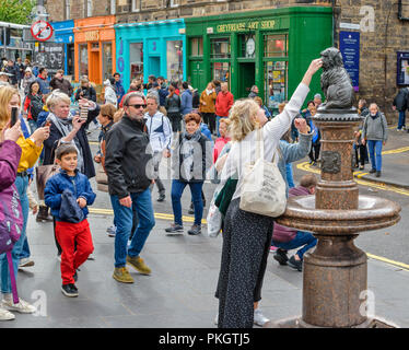 Edimbourg ECOSSE TOUCHER LE NEZ DE KAMPA STATUE POUR LE MEILLEUR DE LA CHANCE Banque D'Images