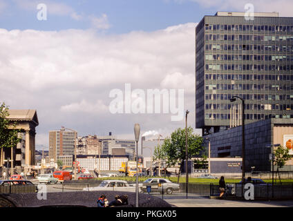 Elephant and Castle Road Junction à Southwark, Londres. Archive d'origine photographie prise en 35mm couleur film dia en juin 1972. Banque D'Images