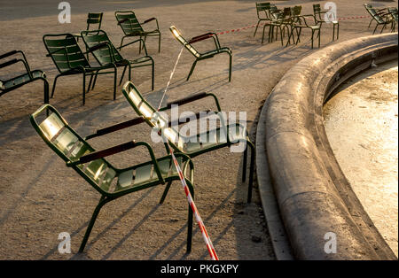 Ruban de signalisation/l'étang de jardin Tuileries, Paris, France Banque D'Images