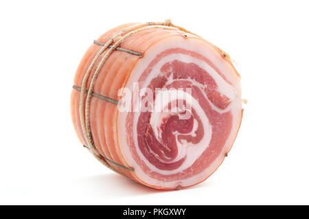 La Pancetta piacentina sur fond blanc Banque D'Images